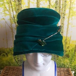 Vintage 1950’s velvet pillbox hat